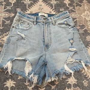 A&F The 4” mom short, high rise